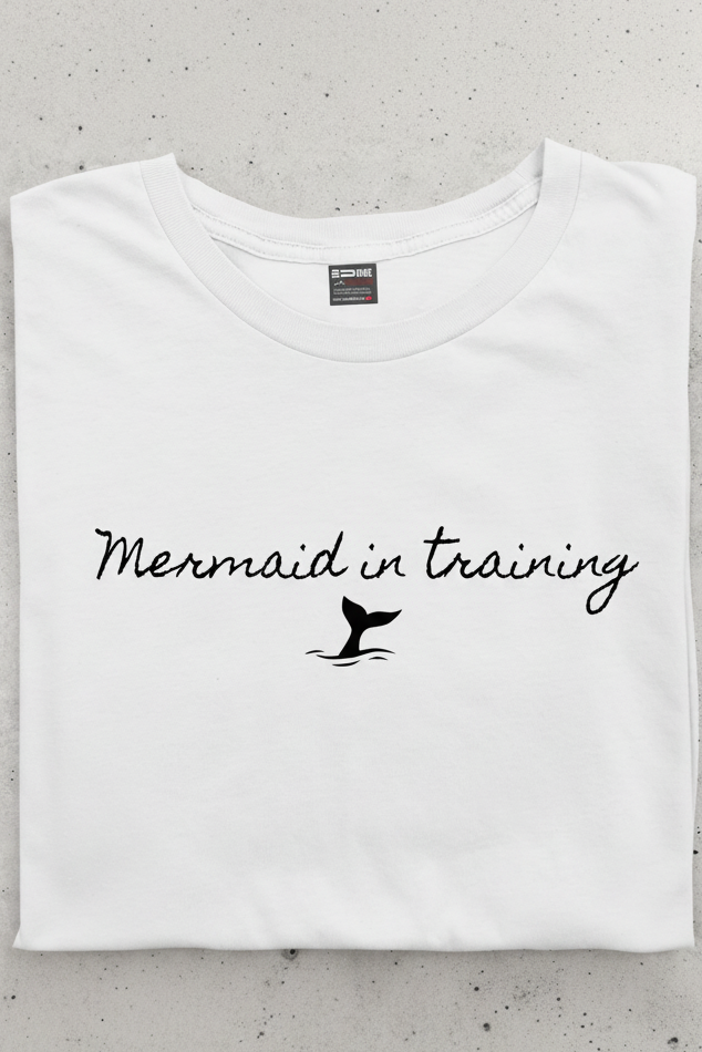hvit sammenlagt unisex isbading t-skjorte med påskrift Mermaid in training fra Doudare