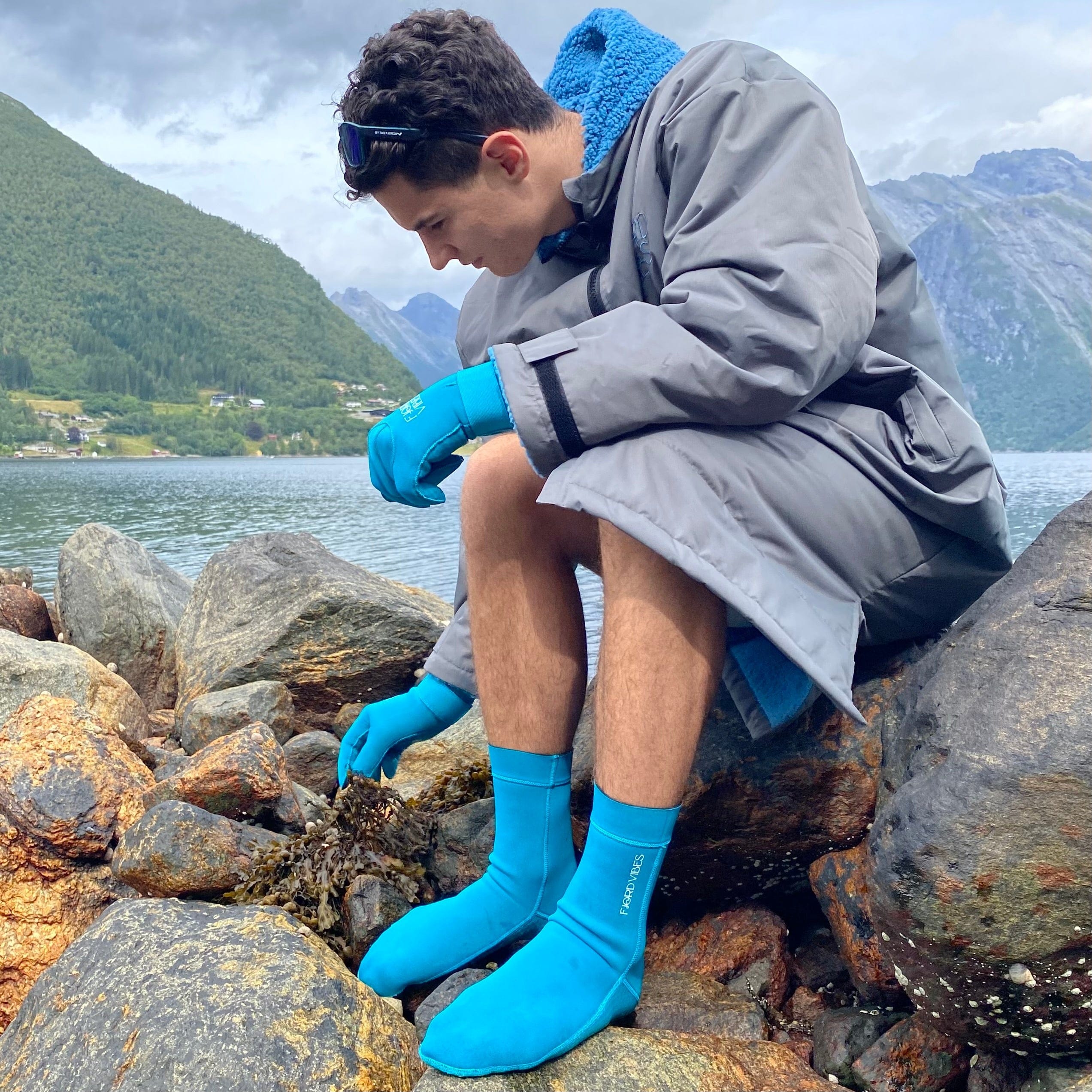 Salty but Sweet™ Polar Fjord Robe ECO, Glacier-blue surf-robe - DoUdare