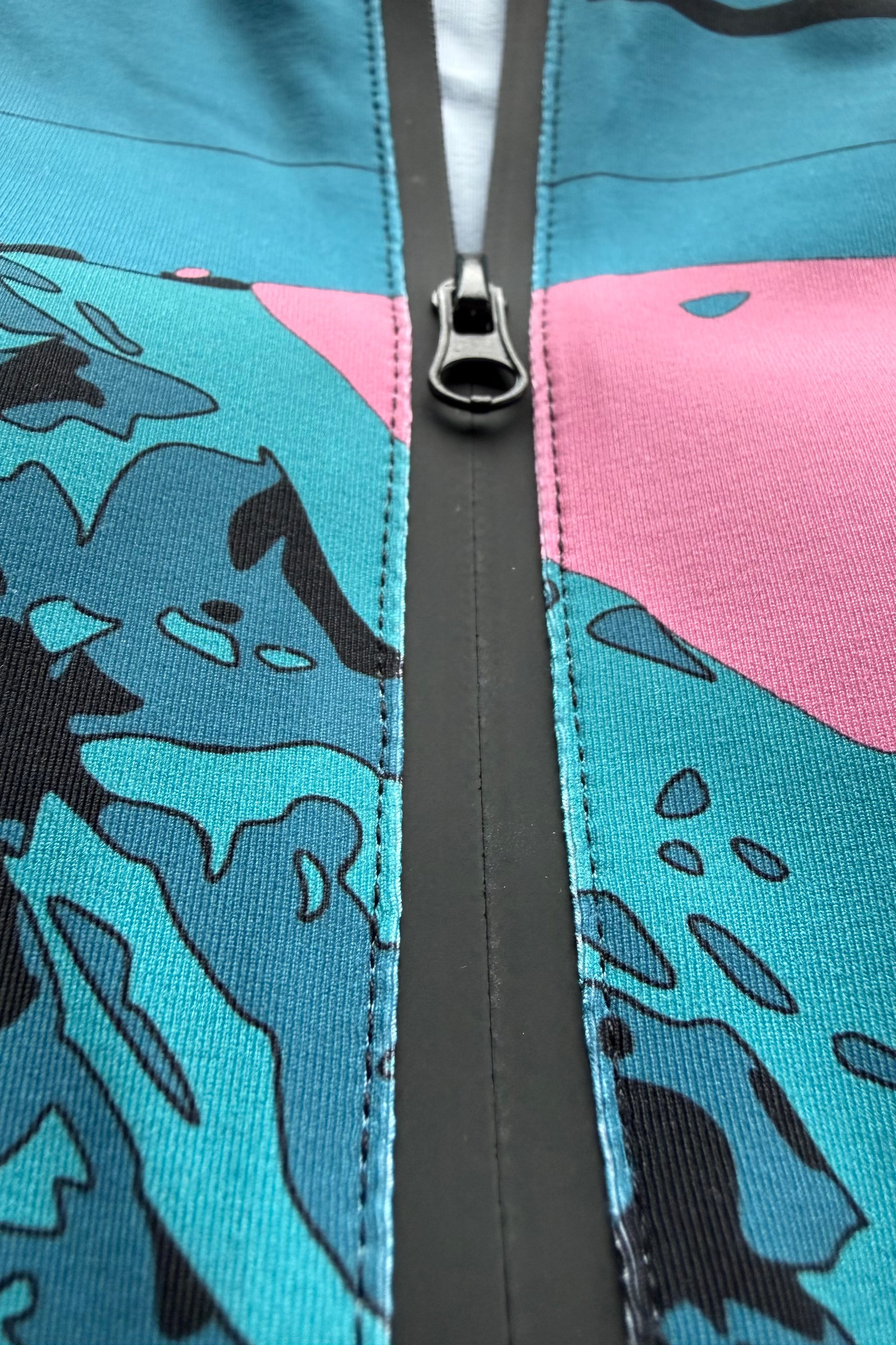 detaljer av glidelås i badedrakt Fjord Apres  Longsleeve