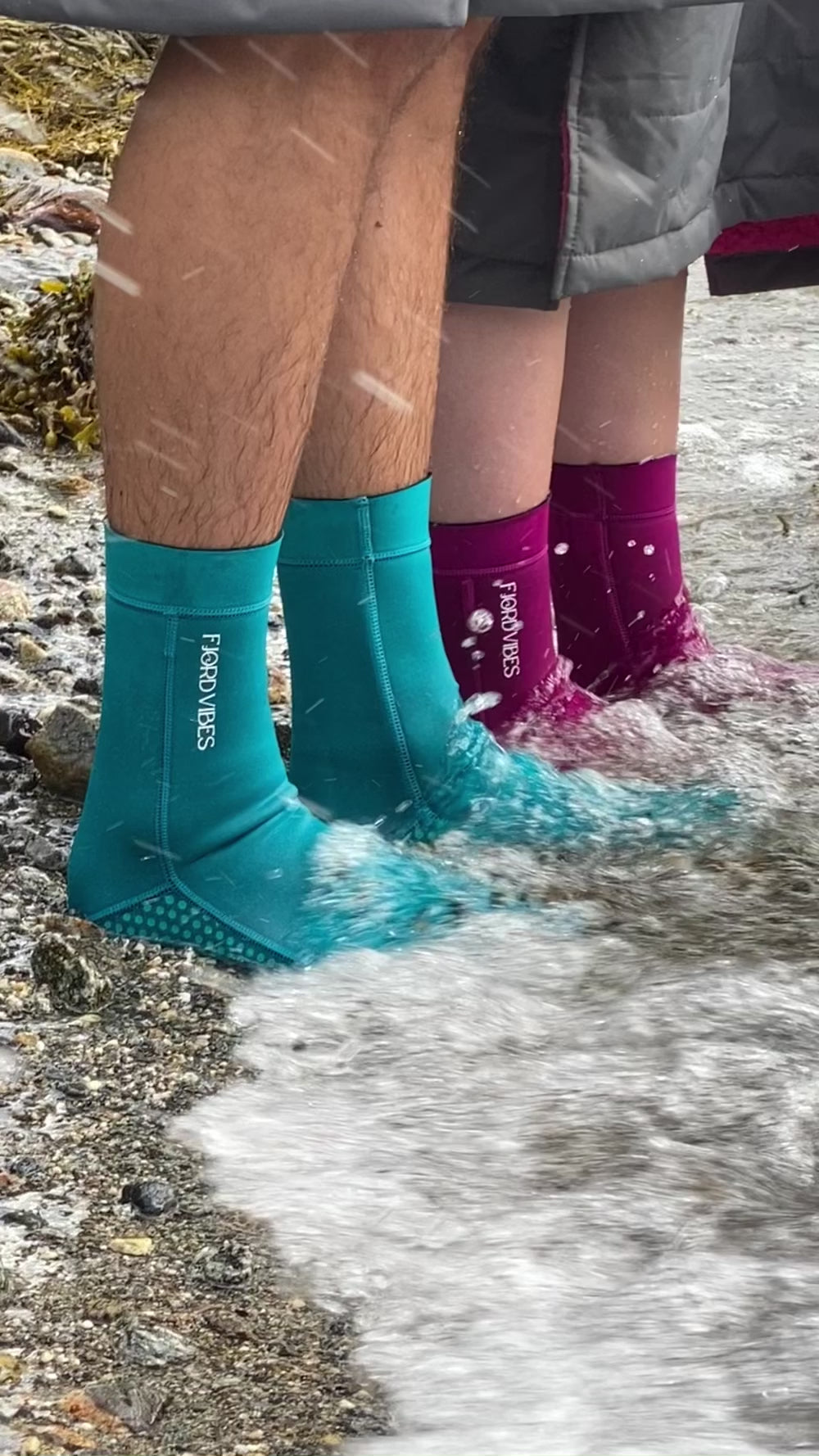 Neopren sokker fjordvibes neoprene i blå og mørk rosa